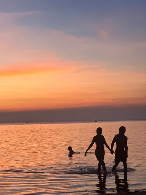 พระอาทิตย์ตกที่ Zen Beach ความสวยงามที่ไม่ควรพลาด